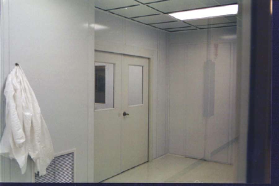 Clean room wall vestibule
