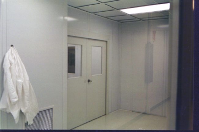 Clean room wall vestibule